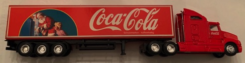 10357-1 € 22,50 coca cola vrachtwagen kerstman bij koelkast ca 30 cm.jpeg